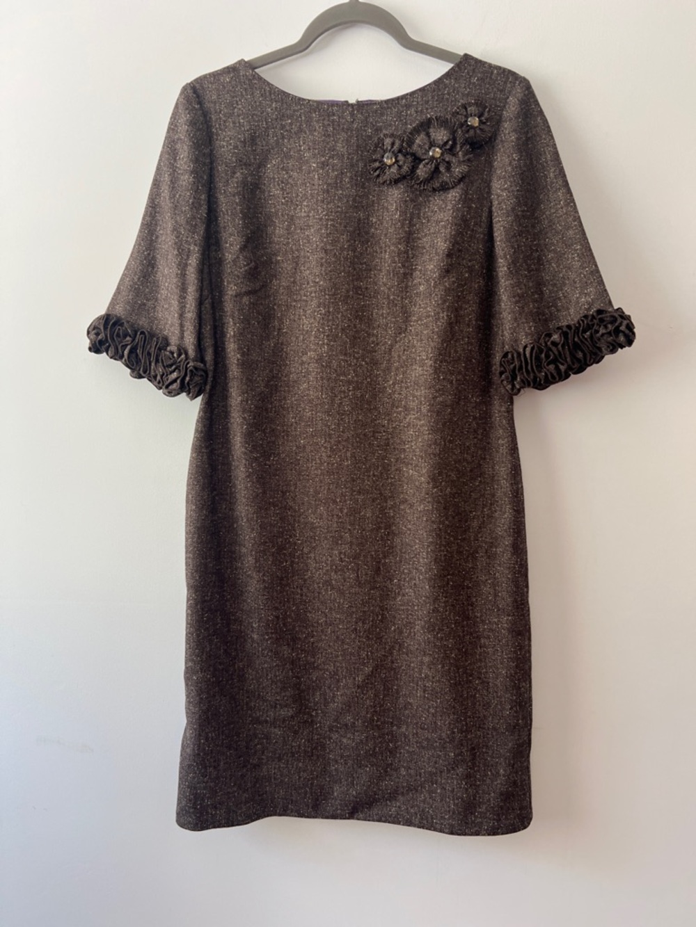 Jessica Howard Elegant Brown Tweed Shift Dress with Floral Detail. Size 10